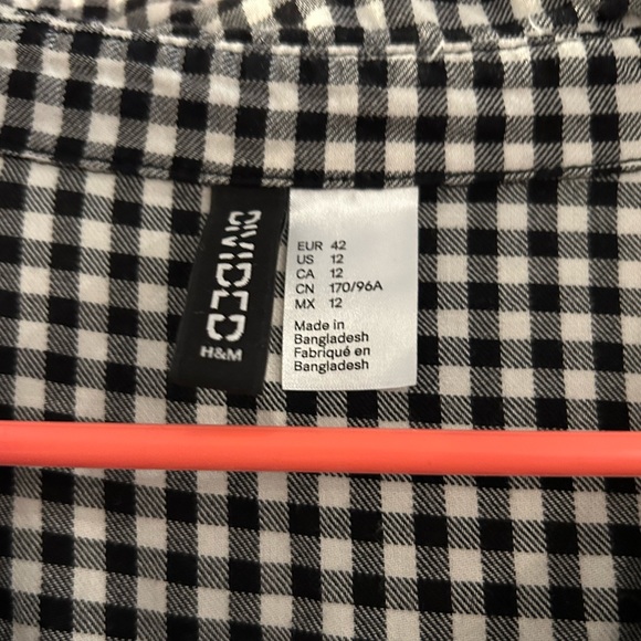 H&M black and white gingham button down top - Picture 3 of 3